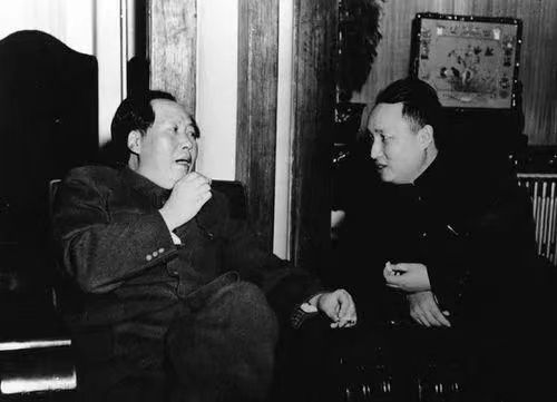看图学史 | 第六十七期：手无寸铁兵百万，力举千钧纸一张——记新中国新闻事业的奠基人和开拓者范长江（下） - 看图学史 - 兰州八路军办事处纪念馆