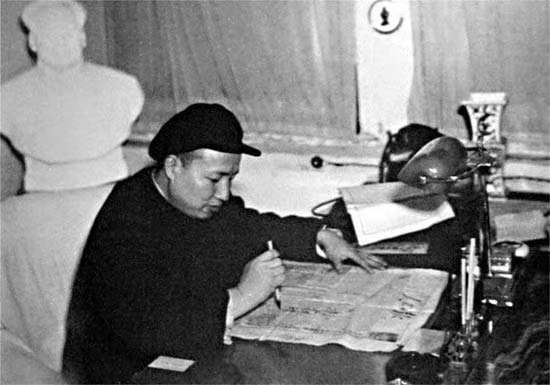 看图学史 | 第六十七期：手无寸铁兵百万，力举千钧纸一张——记新中国新闻事业的奠基人和开拓者范长江（下） - 看图学史 - 兰州八路军办事处纪念馆
